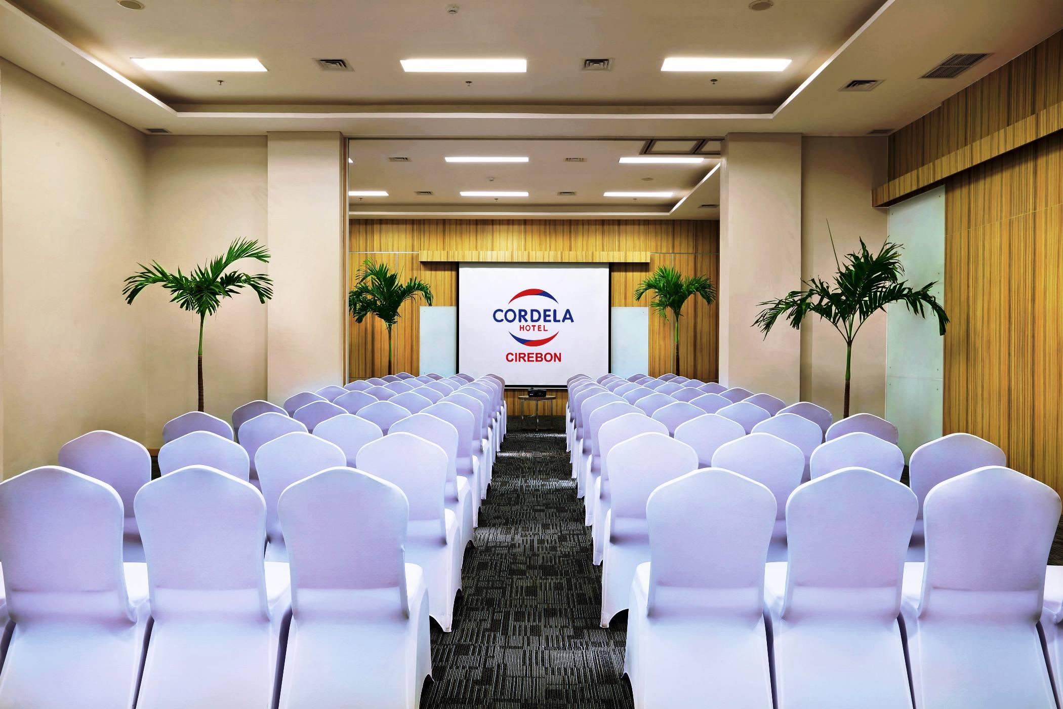 Cordela Hotel Cirebon Buitenkant foto
