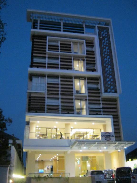 Cordela Hotel Cirebon Buitenkant foto