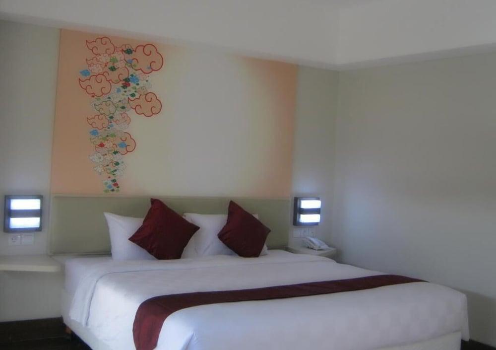 Cordela Hotel Cirebon Buitenkant foto
