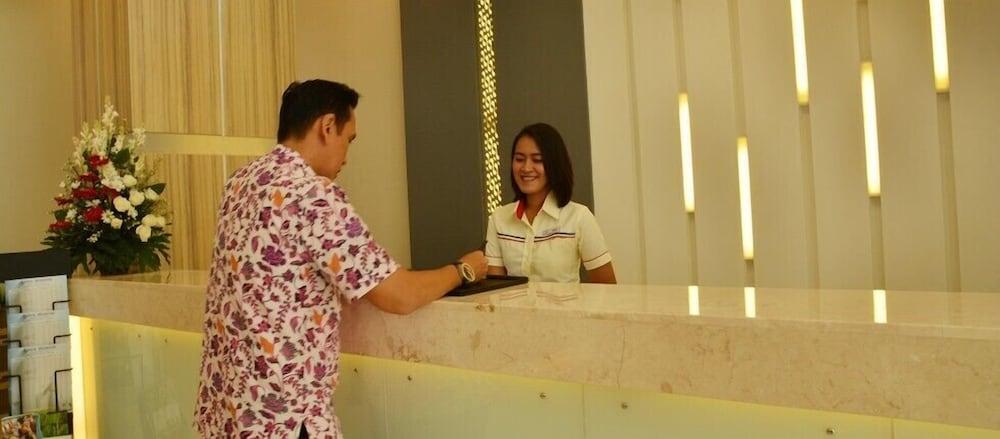 Cordela Hotel Cirebon Buitenkant foto
